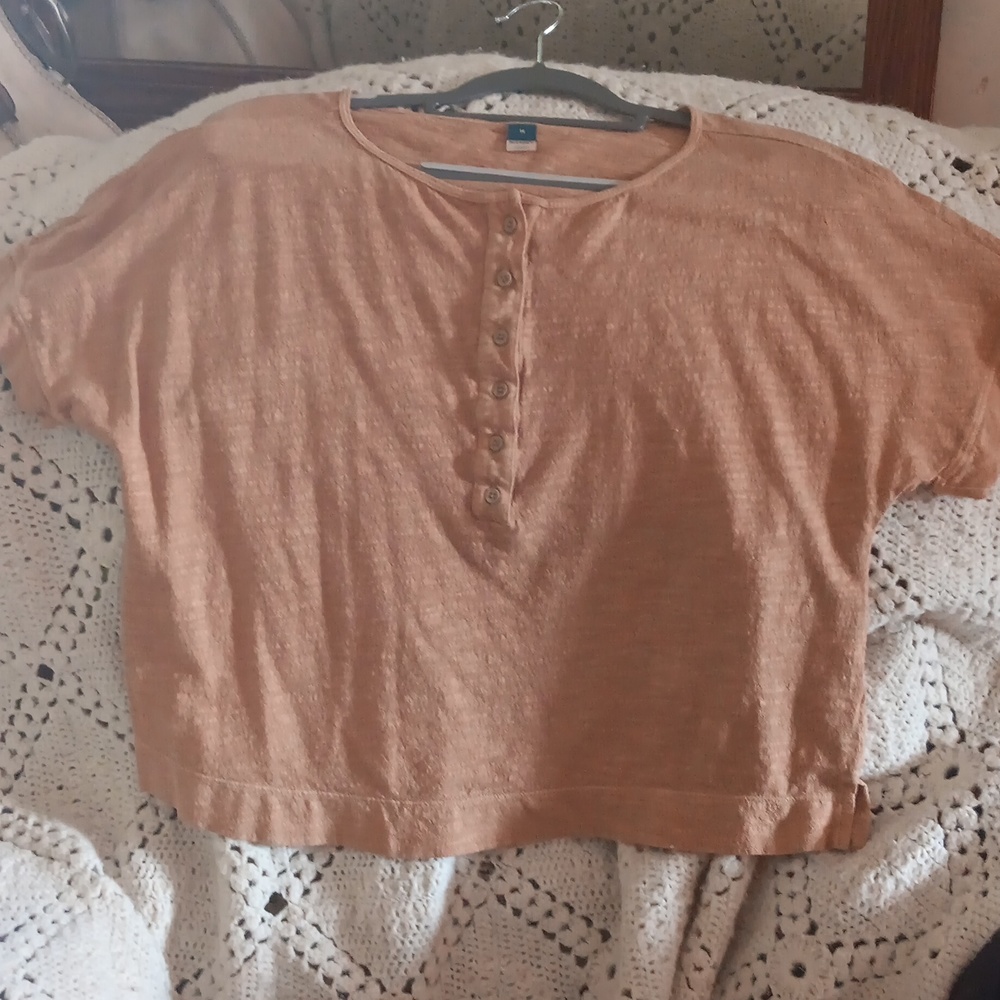 OLD NAVY Super cute woman's Size M Top.